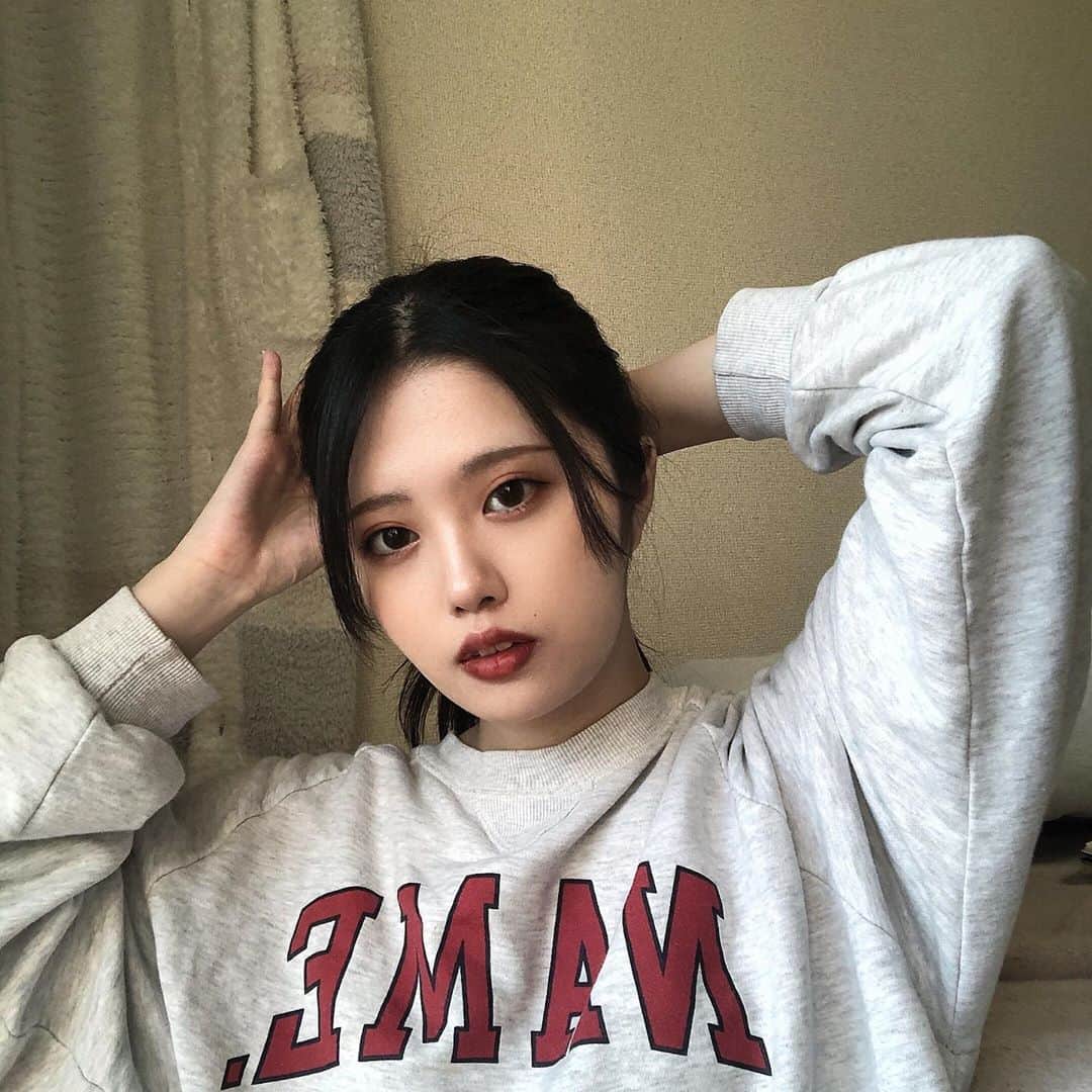 のインスタグラム：「@allegro.info さんから頂きました！ 初めて2weekのカラコンつけてみたけど、つけ心地も 心配なくナチュラルで試しやすかったです🥺🤍 着けてるのはワルツモカです！ #アレグロ2ウィーク　#カラコン　#ワルツモカ」