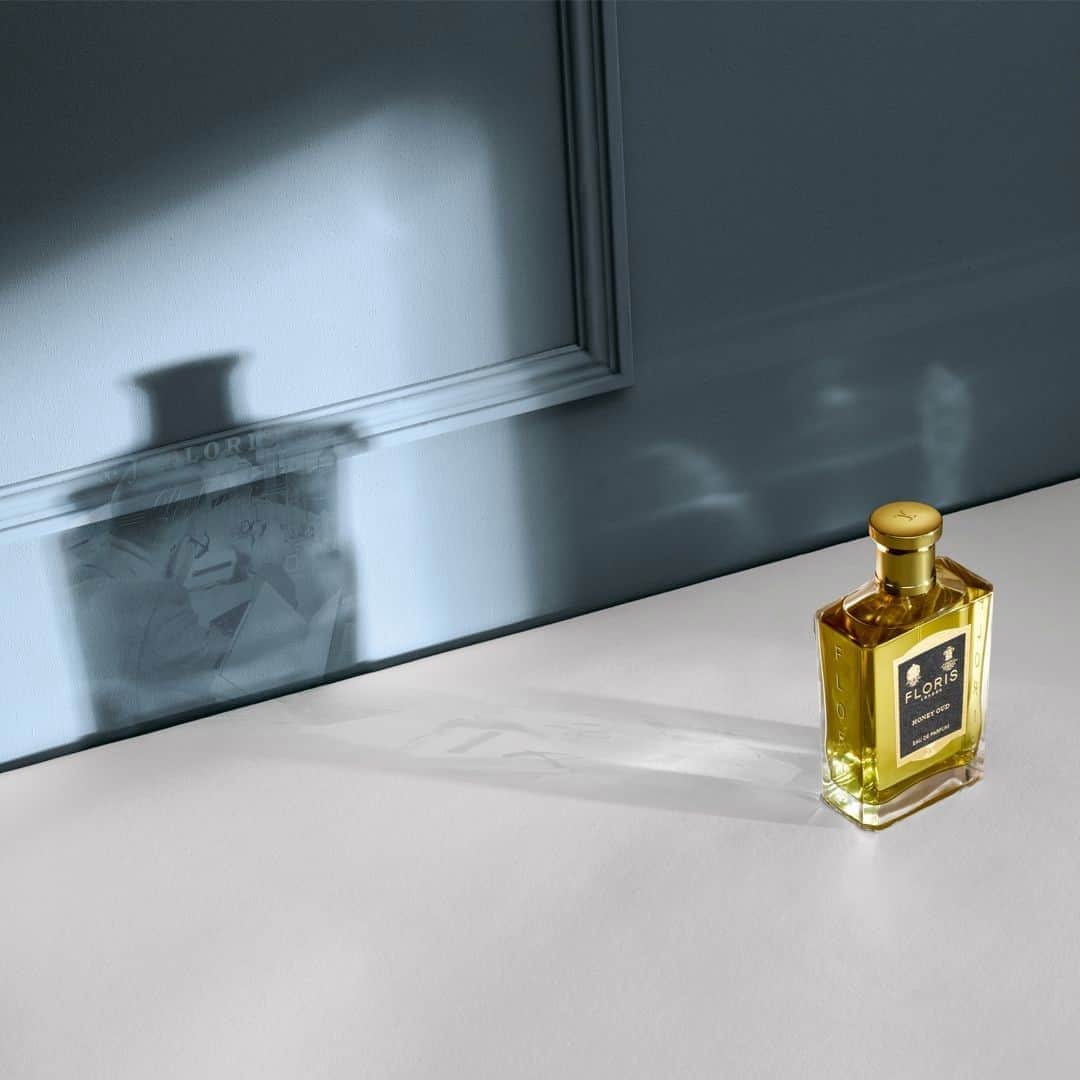 フローリスさんのインスタグラム写真 - (フローリスInstagram)「Our popular Honey Oud Eau de Parfum has been applauded and highly reviewed for its smooth character and refined balance of oud and honey. Owing to its precious ingredients, we only blend Honey Oud in small batches.⠀ ⠀ #FlorisLondon #Icons #290Years #HoneyOud #BritishPerfumery #BritishCraftsmanship #FamilyPerfumers #Perfumery #LuxuryFragrance #RoyalWarrant」10月5日 16時16分 - florislondon