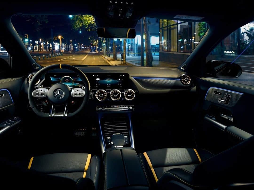 メルセデス・ベンツさんのインスタグラム写真 - (メルセデス・ベンツInstagram)「[Kraftstoffverbrauch kombiniert: 9,3–9,2 l/100 km  CO₂-Emissionen kombiniert: 212–210 g/km  mb4.me/DAT-Leitfaden  Mercedes-AMG GLA 45 S 4MATIC+] AMG TRACK PACE transforms your AMG vehicle into your virtual race engineer. With the aid of lap, sector and acceleration times plus selected live telemetric data, you can analyze and improve your driving skills on cordoned-off tracks in a purposeful manner. #MercedesAMG #DrivingPerformance #trackpace」10月5日 11時00分 - mercedesbenz