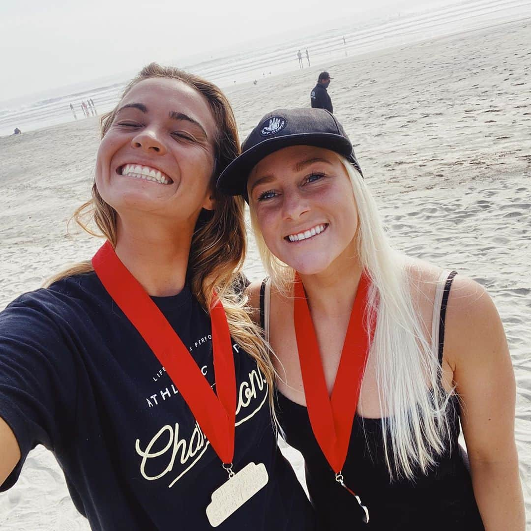 ブリアナ・コープさんのインスタグラム写真 - (ブリアナ・コープInstagram)「2nd place overall at the @supergirlpro with my teammate @tatiwest! Such a fun event, i can’t remember the last time I laughed like this compeiting. Kauai vibes were strong all weekend❤️ @tatiwest   @live_fit_apparel @stevemadden @fitaid @ohifoodco @nuzest_usa @ionactionsports @stagrack #madlovesandals   mahalo @mossy_nissan_oceanside for the car all weekend!   pc: @dredbot」10月5日 10時59分 - briannacope