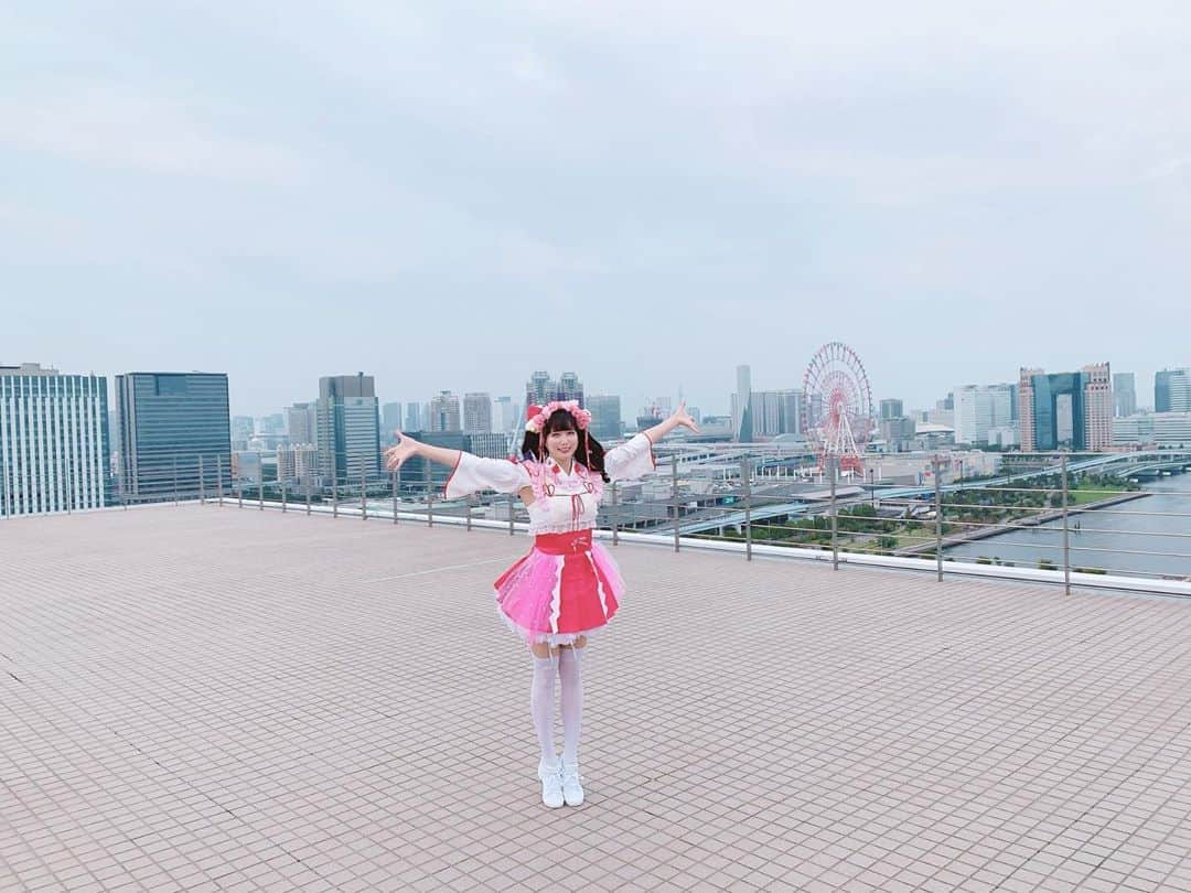 恋汐 りんごさんのインスタグラム写真 - (恋汐 りんごInstagram)「🐈 💗 🐈 💗  ☁️SKYSTAGE☁️  MC中にみ〜しゃんが顔に虫とまってないかきいてきたのおもしろかった〜 (Ｕ⌒▽⌒Ｕ) ♡ 日差し強すぎず風がきもちいだったな〜 (Ｕ⌒▽⌒Ｕ) ♡ #TIFオンライン2020  #TIF #tokyoidolfestival  #TIF2020 #バンもん #MAXXNAKAYOSHI #恋汐りんご #japaneseidol  #2020」10月5日 11時04分 - sioringogo