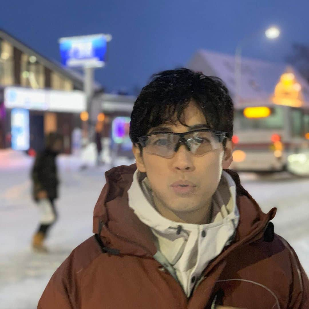 ディーン・フジオカさんのインスタグラム写真 - (ディーン・フジオカInstagram)「Hokkaido trip is a must when winter comes. For skiing or sauna? Of course for both🤙  Ada yang kangen jalan2 ke jepang? 😄  ニセコに良いサウナあるかな？今年も北海道パトロール行くぞ❄️  #sauna#ski#skitrip#traveltheworld#winter#winteriscoming#winteroutfits#winterfashion#winterwonderland#winterclothes#winterwear#winterjacket#winterlover#wintersports#skiing#skiresort#salomon#niseko#hokkaido#bahasajepang#jepang#kartunjepang#belajarjepang#makananjepang#sekarang#jalanjalankejepang#yurionice#historymaker#letitsnow!」10月5日 11時06分 - tfjok