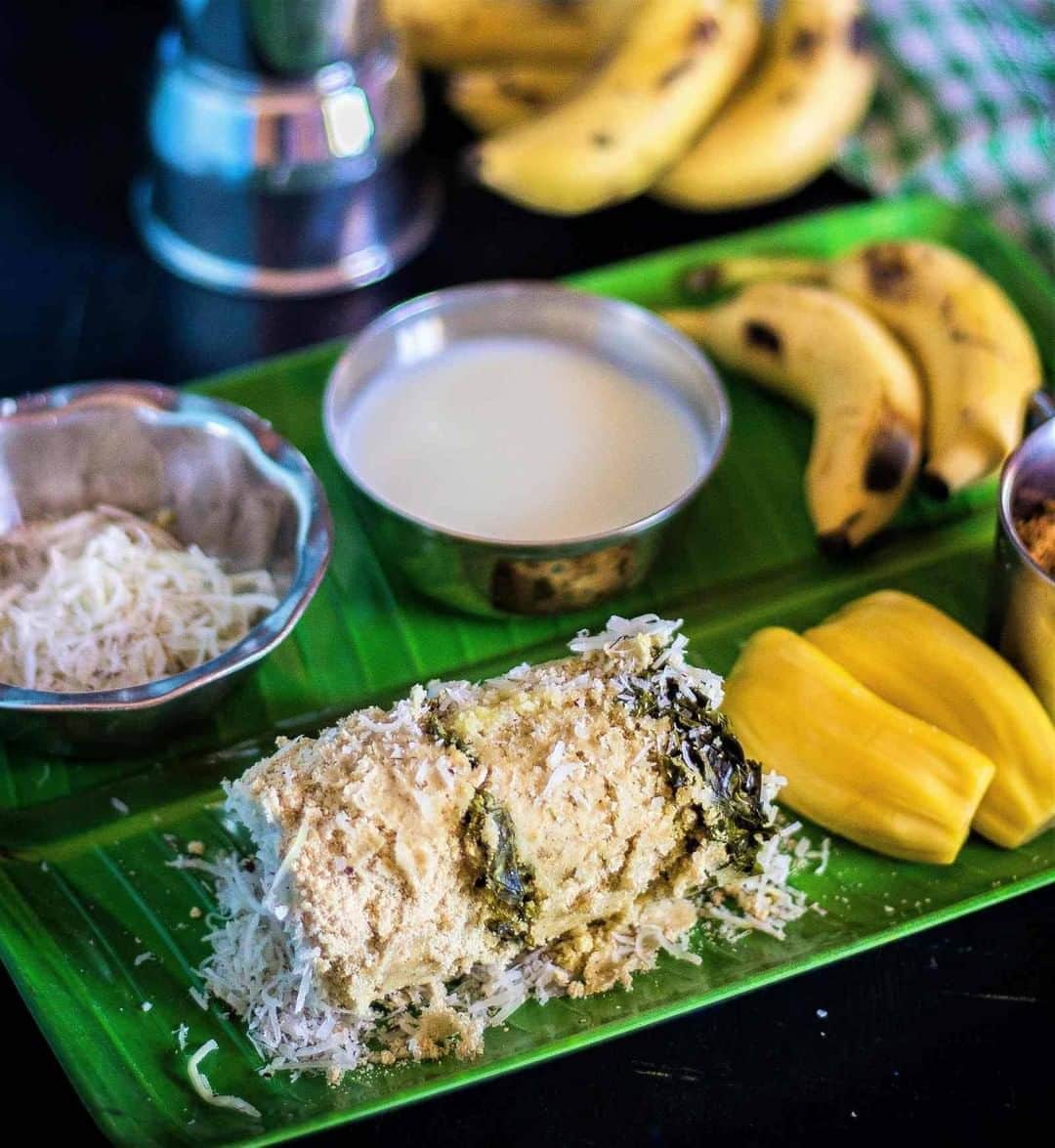 Archana's Kitchenさんのインスタグラム写真 - (Archana's KitchenInstagram)「Murungai Keerai Puttu is a South Indian breakfast dish which is made with fresh drumstick leaves and millet flour. It is packed with flavors and taste from the fresh coconut and the nutrition form the drumstick leaves. Serve it with Kadala Curry for your weekday breakfast. Get the recipe from the smart.bio link in my profile @archanaskitchen . . . . . . #recipes #easyrecipes #breakfast #Indianbreakfast #archanaskitchen #healthyeating #highprotein #breakfastclub #dosa #dosarecipes #dosabatter #ragi #ragidosa #mysoremasaladosa #homemadefood #eatfit #cooking #food #healthyrecipes #foodphotography #recipeoftheday #comfortfood #deliciousfood #delicious #instayum #food」10月5日 11時47分 - archanaskitchen