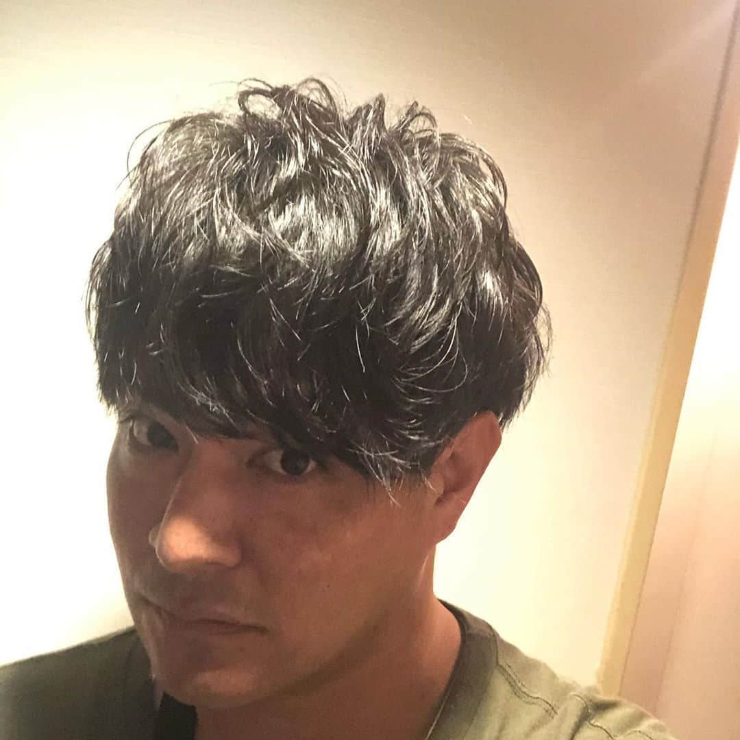 瀬下豊さんのインスタグラム写真 - (瀬下豊Instagram)「やっと髪切れた！！ 大阪の梅田K-two Wって店です！  担当の藤野さんが心斎橋から移動になったので必然的に僕も移動です！  この髪型も気に入った！ やっぱりめちゃくちゃうまい！ タグ付けときますね！」10月5日 12時06分 - tjkseshita