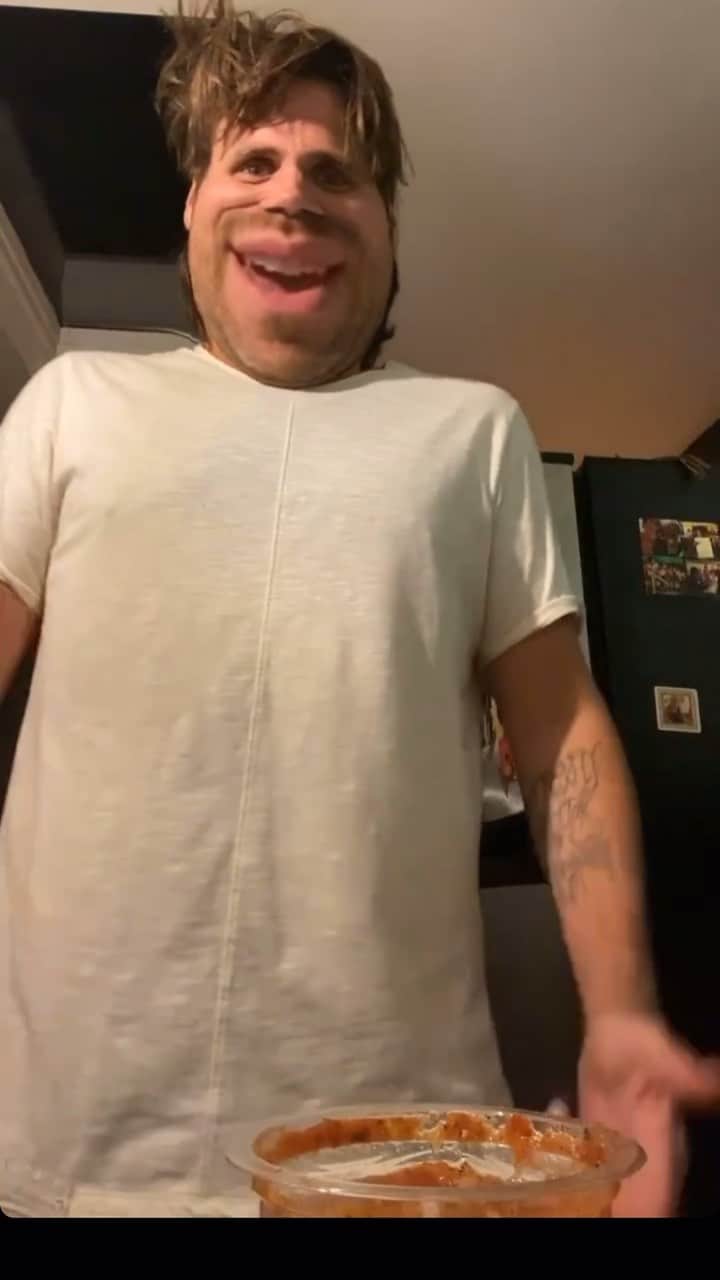 ブリアナ・エヴィガンのインスタグラム：「I’m with him... meet my brother from another mother. Follow him for positive vibes. He’s right, even if we’re not voting for trump. Remember hate gets you nowhere, Barry puts it simply. Keep spreading love. Love is the weapon.」