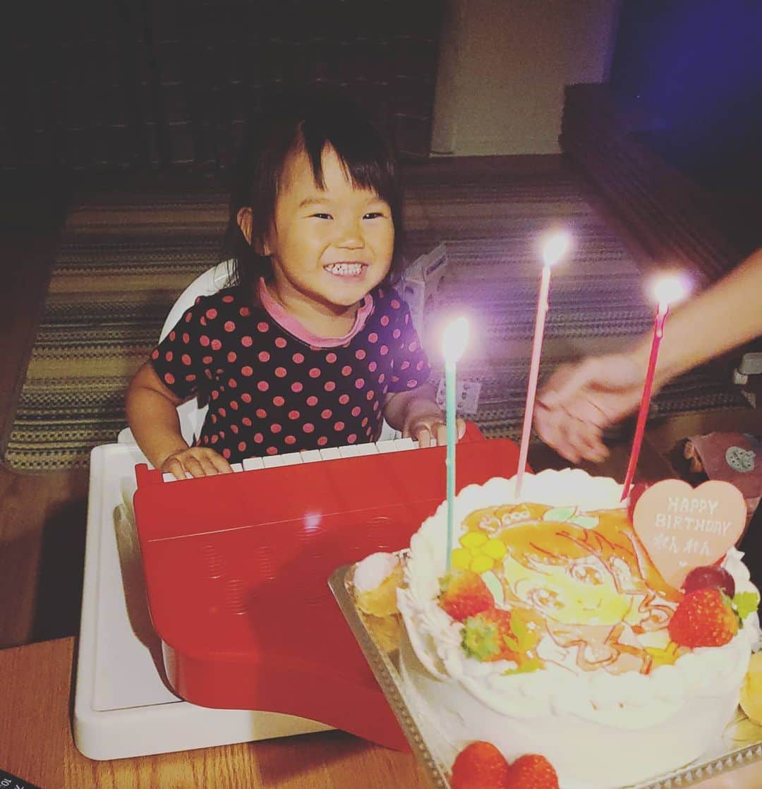 三田尚央のインスタグラム：「元気にすくすく成長してくれてます(^^) #3歳誕生日 #お気に入り写真 #三田家の愛娘」