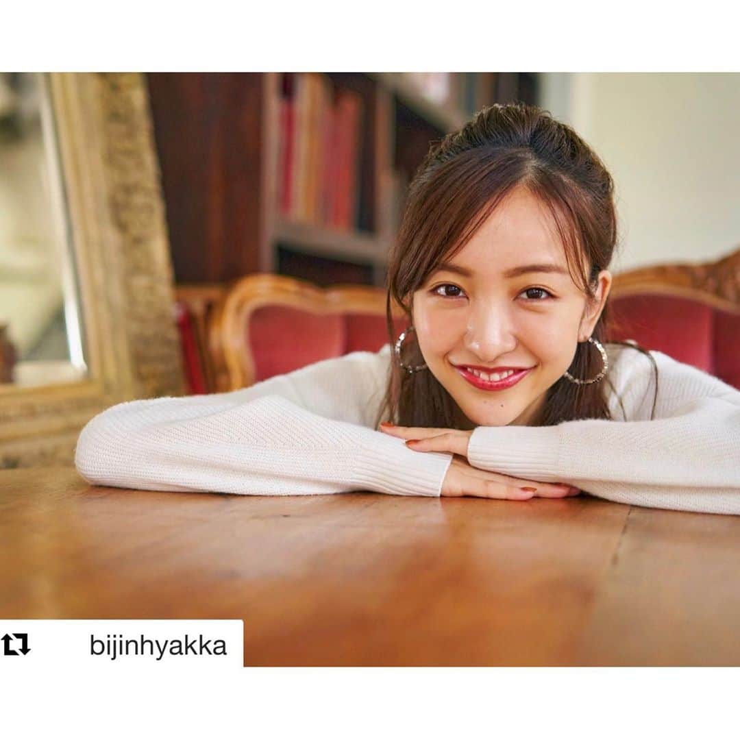 板野友美さんのインスタグラム写真 - (板野友美Instagram)「一緒に悩んで、 素敵な恋しましょう😳💕  #Repost @bijinhyakka with @get_repost ・・・ 美人百花.comではともちんこと板野友美さんのお悩み相談を連載中😌💞﻿ レディが抱える、さまざまなジャンルのコンプレックスをともちんがズバッと解決します🏅💫﻿ ﻿ 今回は、誌面でもおなじみFlowers永瀬愛美さんの恋のお悩みがテーマ💓﻿ 女性同士で盛り上がる話題といえば”恋バナ”。女子会の鉄板ネタですよね🥺💕﻿ 「こういうことあるよね」と共感できるお悩みなので、ぜひ見てくださいね😌﻿ ﻿ 記事は、ストーリーの下部をタップして飛んでね🙆‍♀️💐﻿ ﻿ 撮影／オノデラカズオ  #板野友美さん #ともちん　#恋愛相談 #恋愛の悩み #恋愛あるある #永瀬愛美 さん　#美人百花com #美人百花comより #美人百花com毎日見てね」10月5日 12時16分 - tomo.i_0703