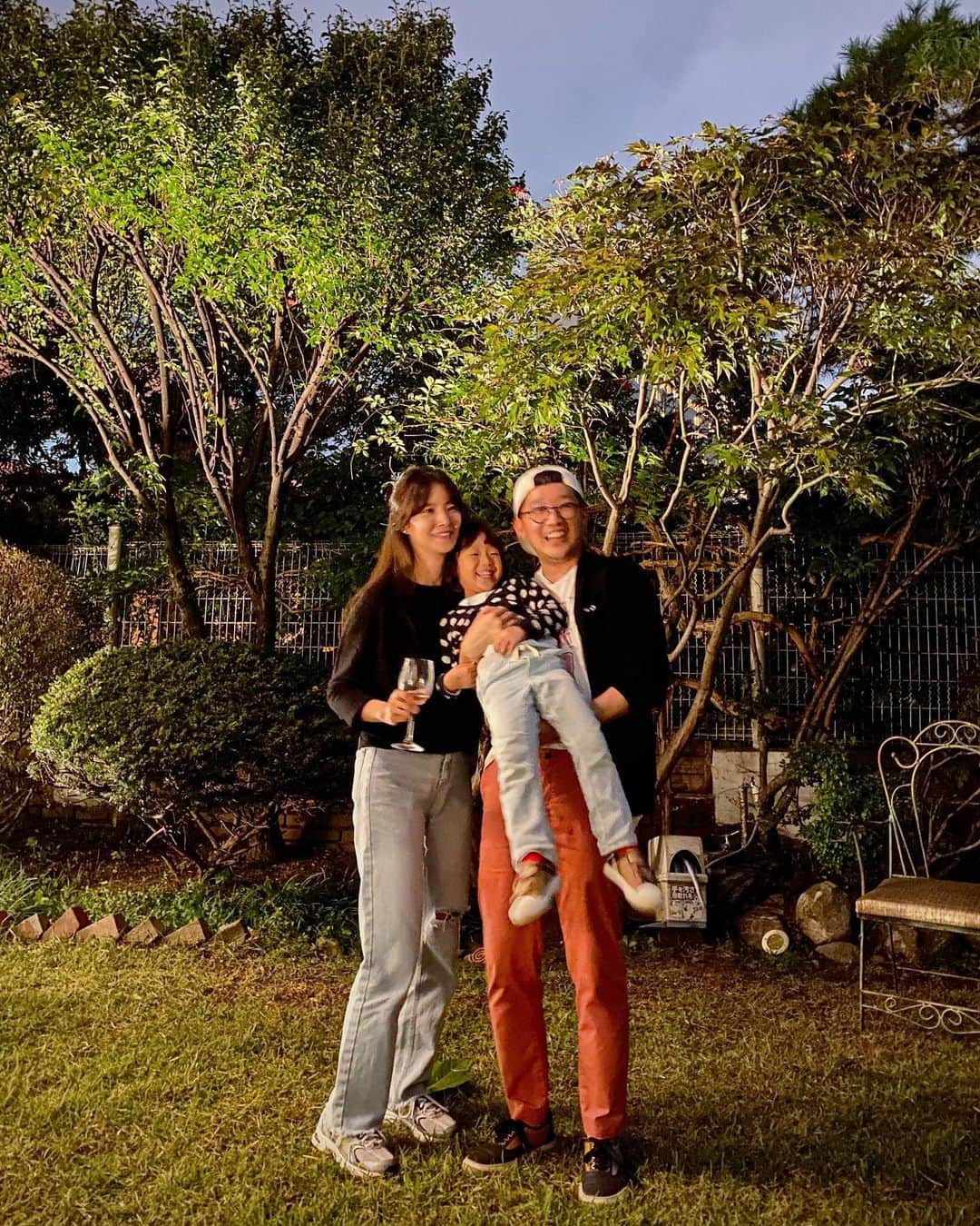 パク・ヨンインのインスタグラム：「@sangahyah 덕분에 마스크 벗고, 시원한 바람을 잔뜩 만끽 할 수 있었던 어느 가을날의 황홀했던 바베큐.」