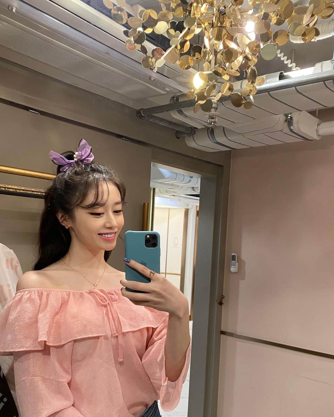 ジヨン のインスタグラム：「나인듯 나 아닌듯 어색🙊」