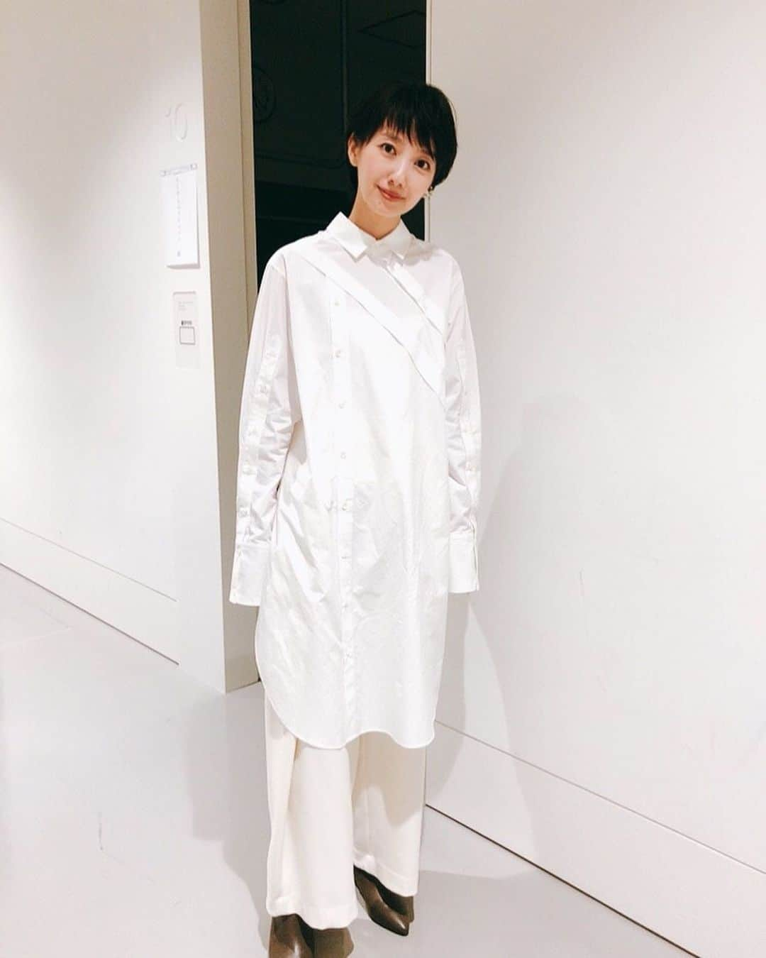 波瑠さんのインスタグラム写真 - (波瑠Instagram)「最近のテレビ出演のお洋服です 明日は仰天ニュースSPに出演します お時間ありましたら是非！」10月5日 13時06分 - 06_haru_17