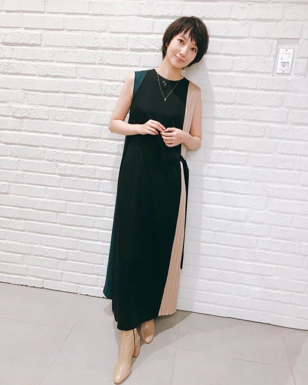 波瑠さんのインスタグラム写真 - (波瑠Instagram)「最近のテレビ出演のお洋服です 明日は仰天ニュースSPに出演します お時間ありましたら是非！」10月5日 13時06分 - 06_haru_17