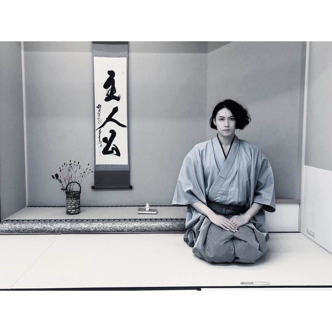のインスタグラム：「明日6日19時更新！  まずやる！チャンネルは… 茶道第一弾！！  よろしく〜  #まずやる #茶道 #着物 #fashion  #ファッション」