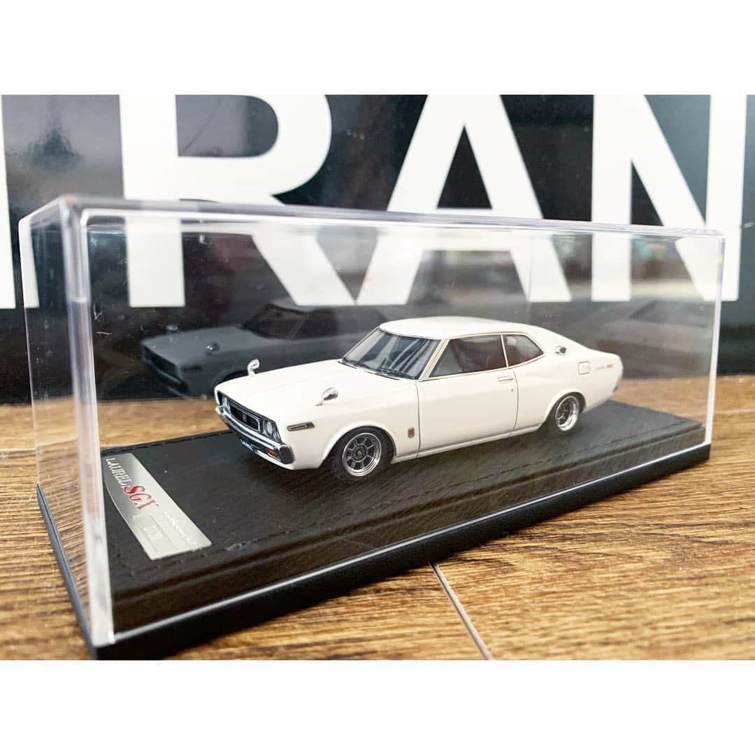 佐田正樹さんのインスタグラム写真 - (佐田正樹Instagram)「イグニッションモデルさんの1/43 ローレルSGXミニカー  #ニッサン #ローレル #ブタケツローレル #イグニッションモデル #ignitionmodel  #ミニカー #NISSAN #LAUREL2000SGX #JAPAN  めちゃくちゃ精密‼︎ これ眺めよったらやっぱ白もいいなぁーと思う今日この頃。 やばい白に戻したい熱が上がってきた。。。」10月5日 13時24分 - satakisama