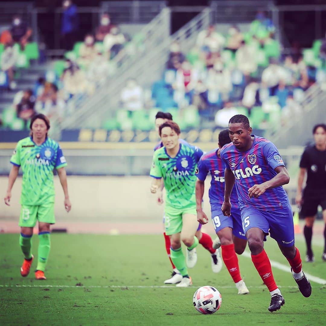 FC東京オフィシャルグッズさんのインスタグラム写真 - (FC東京オフィシャルグッズInstagram)「🔵🔴 vs #湘南ベルマーレ  圧倒的な推進力で攻撃を引っ張り、チームを勝利に導く決勝点。 @adailton.silva  @fctokyoofficial  #アダイウトン #アダさん #FC東京 #fctokyo #tokyo」10月5日 13時34分 - fctokyoofficial