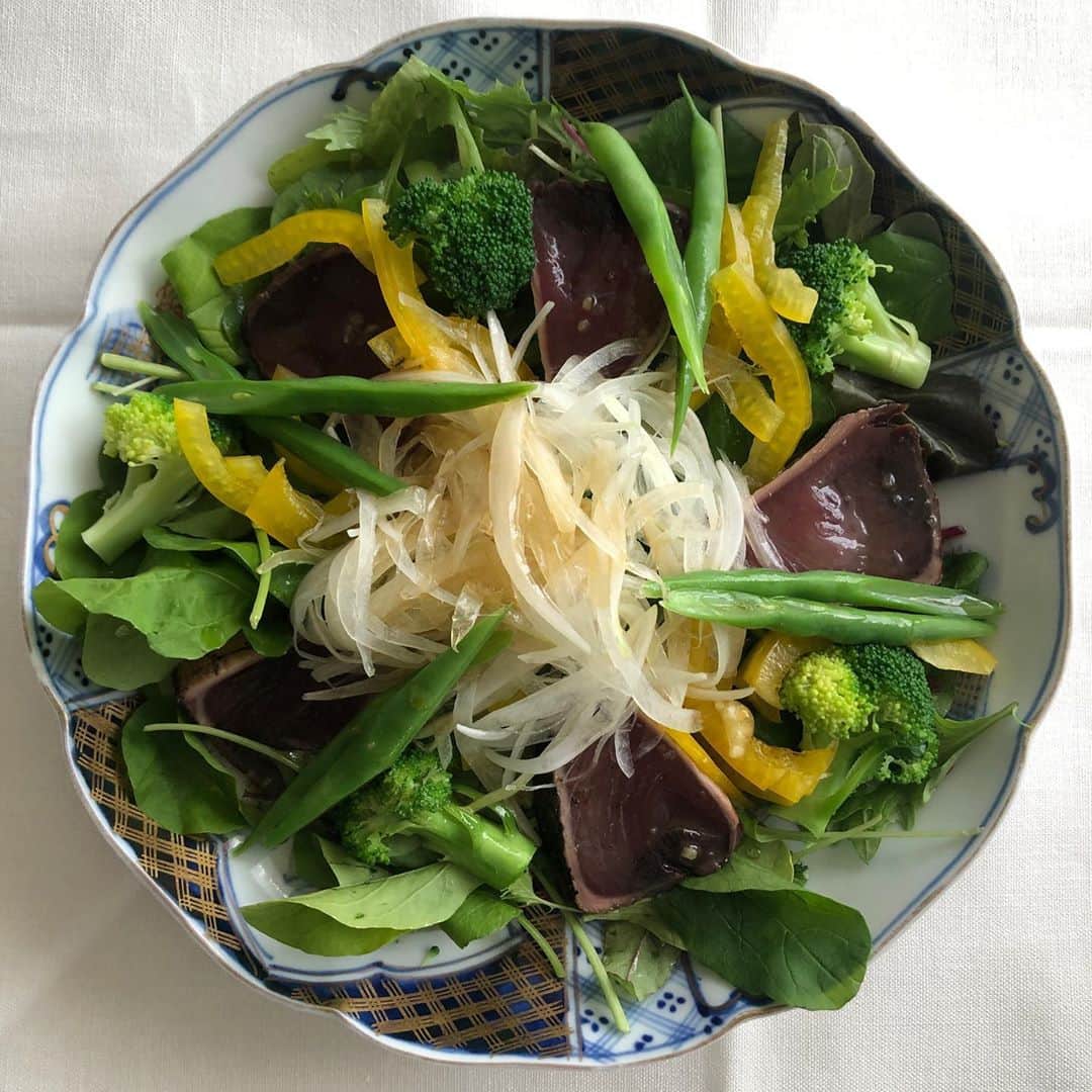 行正り香さんのインスタグラム写真 - (行正り香Instagram)「本日もサラダの撮影です。タンパク質と生野菜たっぷり。これは作っていても、ヘルシーだわあ、と感じます(^^)#行正り香 #rikayukimasa #牧田善二先生 #日本文芸社」10月5日 13時51分 - rikayukimasa