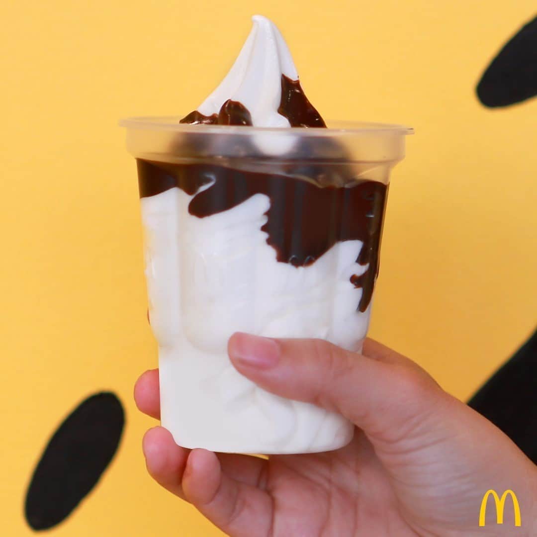 McDonald's Philippinesのインスタグラム：「There's always room for dessert! 🙌🏼 Satisfy your post-lunch cravings with a Hot Fudge Sundae. 🍦  Available via Dine-In, Kiosk or McDelivery.」