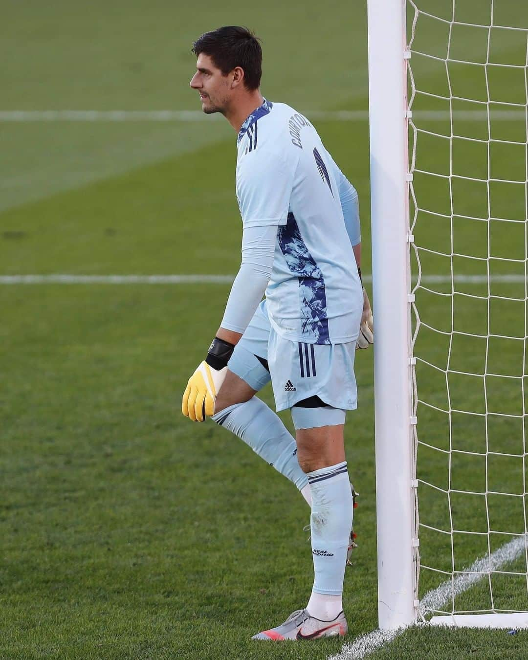 LFPさんのインスタグラム写真 - (LFPInstagram)「@thibautcourtois, the perfect GUARDIAN! 💜 💯 • #Courtois, el GUARDIÁN perfecto! 💯 💜 • #RealMadrid #Goalkeeper #LaLiga #LaLigaSantander #YouHaveToLiveIt #HayQueVivirla」10月5日 14時00分 - laliga