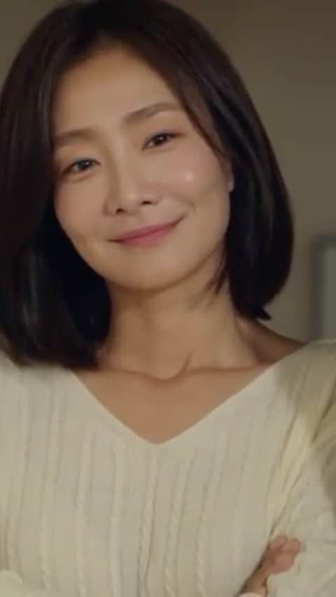 パク・ヒョジュのインスタグラム：「...[#박효주 #PARKHYOJOO] ⠀ 배우 박효주님과 함께하는 성년후견제도~ 👏👏👏 따뜻한 미소가 아름다운 효주님의 모습💕 ⠀ http://campaign-scourt.com/guardian/m ⠀ 링크로 들어가시면 자세한 내용 확인가능하세요~📢 ⠀ #배우 #박효주 #성년후견제도 #또_하나의_가족 #대한민국 #법원 #따뜻한마음 #따뜻한미소 #밀키웨이엔터테인먼트」