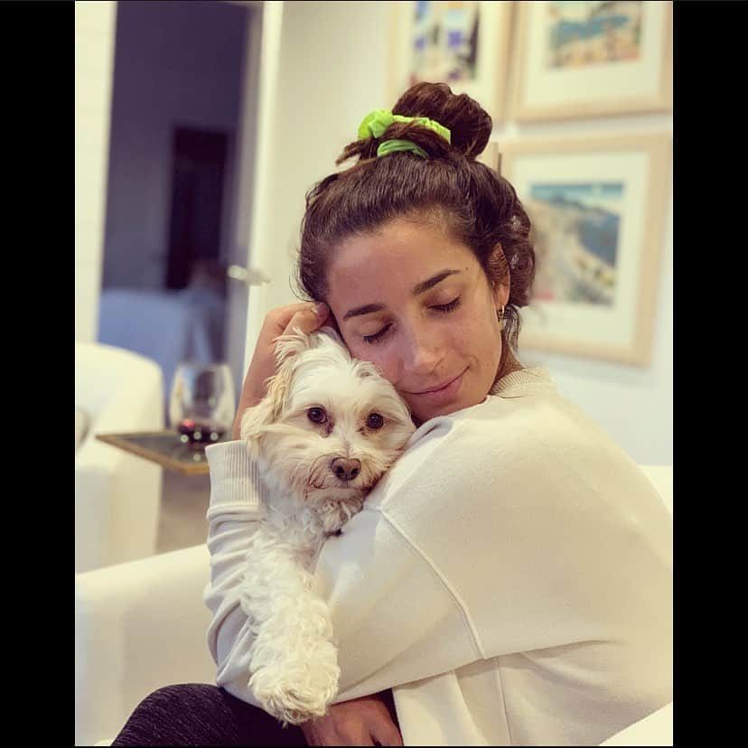 アリー・レイズマンさんのインスタグラム写真 - (アリー・レイズマンInstagram)「Giving Gibson some extra love ❤️」10月6日 1時18分 - alyraisman