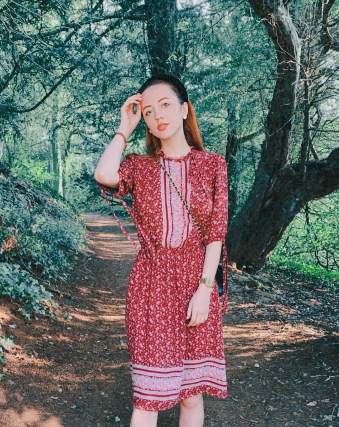 ベッキー・クルーエルのインスタグラム：「Poetic forest, found before a mid-week-weekend with cherished friends 🦋 my temporary contemporary 🏘 wearing a vintage Laura Ashley dress that an owner of old cut short.」