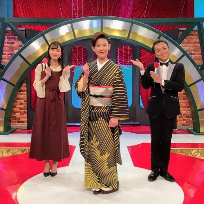 若山かずささんのインスタグラム写真 - (若山かずさInstagram)「さて、千葉テレビ【カラオケ大賞２１】の収録！ 久しぶりに出演させて頂きました。📺️  今日から人数制限しての収録！  出場者の皆さんとっても楽しそうでしたよ！ 私も新曲【男の花】を唄って来ました。🎤  イェーィ！😃✌️  #若山かずさ #カラオケ大賞21」10月6日 1時23分 - wakayamakazusa
