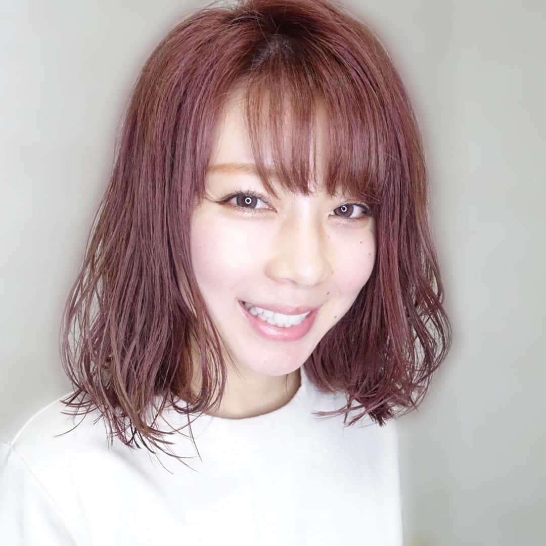 あやつるぽんさんのインスタグラム写真 - (あやつるぽんInstagram)「... #haircolor #hairstyle  . . . 行きつけの美容室 神戸 @hardi_kobe @hardi_east  . 髪の毛を久しぶりにバッサリ カラーは相変わらずのピンク . 気分転換 不運よ髪の毛と共に落ちてくれ . ポーズはよくわかりません . わかってることは 永遠のテーマ 可愛く美しくなりたい . . #ロブヘア #ロブ　#pinkhair #pink #hairstyle #haircut  #イメチェン　#韓国ヘアカラー #ヘアカラー　#ヘア　#ヘアカラートレンド #トリートメント　#神戸美容室　#カメラ女子　#ファインダー越しの私の世界 #sony #camera #cameragirl #youtuber #美容　#make #makeup #cosmetics #カメラ」10月5日 23時50分 - ayatsurupon