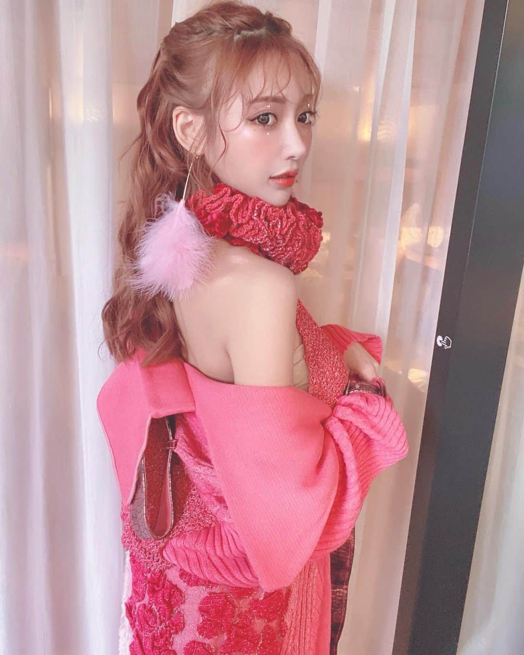 明日花キララのインスタグラム：「衣装がかわいすぎた🎀🧠🌸💘 #おやすみ」