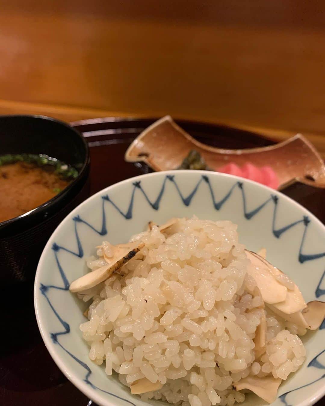 西田善太さんのインスタグラム写真 - (西田善太Instagram)「昼間、鱧松の想ひ出を語っていたら、縁あって味享に。本日より松茸はじまる。デザートのわらび餅、舌が慣れた二切れ目から甘味が湧いてくる不思議。井上さんに会えてよかった。#味享 #みたか」10月5日 23時53分 - zentanishida