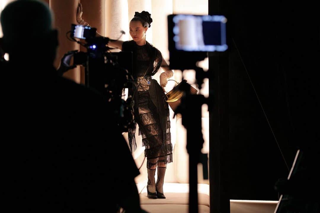 Fendiさんのインスタグラム写真 - (FendiInstagram)「Perfection demands attention. Get a glimpse of the backstage action on the set of the #FendiFW20 campaign shoot.」10月6日 0時03分 - fendi