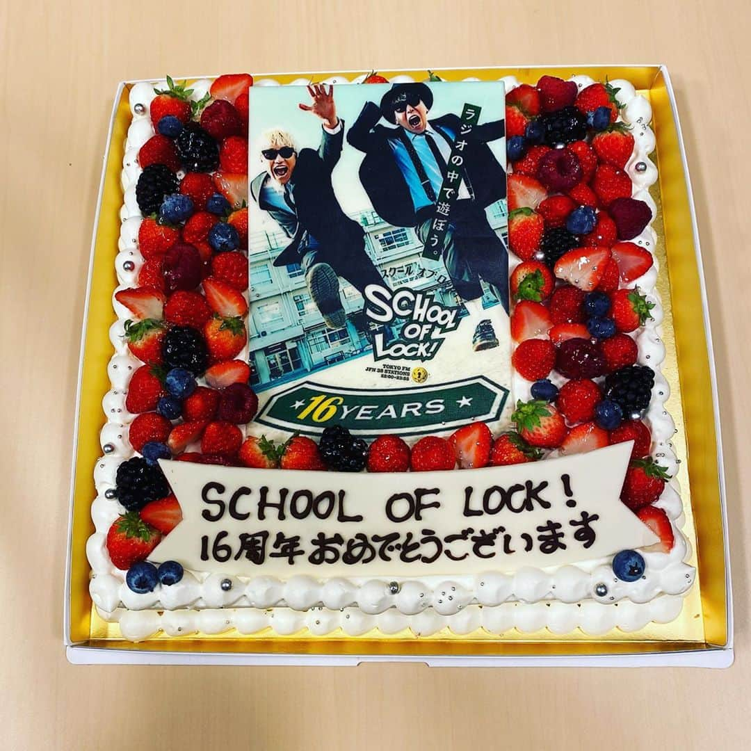 小森隼さんのインスタグラム写真 - (小森隼Instagram)「SCHOOL OF LOCK! 16年目突入!  君が旗を立てろ！ 君の旗に集まろう！ 君は1人じゃない！  これからも1日1日を共に歩んでいこう！ 君達の旗が繋がって16年目の道になる！  YOUNG FLAG #sol」10月6日 0時11分 - hayatokomori_official