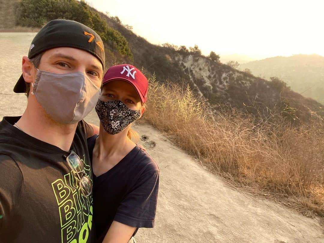 ジョアンナ・ブラッディさんのインスタグラム写真 - (ジョアンナ・ブラッディInstagram)「Sunrise hike 🌞」10月6日 0時12分 - thejohannabraddy