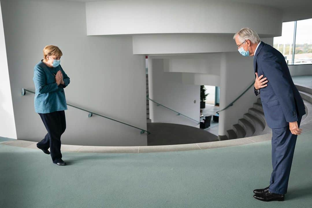 アンゲラ・メルケルさんのインスタグラム写真 - (アンゲラ・メルケルInstagram)「Kanzlerin Merkel hat sich heute in Berlin mit dem Brexit-Chefverhandler der Europäischen Union Michel Barnier getroffen. Die beiden haben sich u.a. über Ergebnisse der neunten Brexit-Verhandlungsrunde ausgetauscht, die am Freitag zu Ende gegangen ist. --- Today, Chancellor Merkel met Michel Barnier, chief Brexit negotiator for the European Union, in Berlin. Among other issues, they discussed the results of the ninth Brexit negotiations, which ended on Friday. . . . #Bundeskanzlerin #Merkel #EU #Brexit #Politik #politics #UK」10月6日 0時25分 - bundeskanzlerin