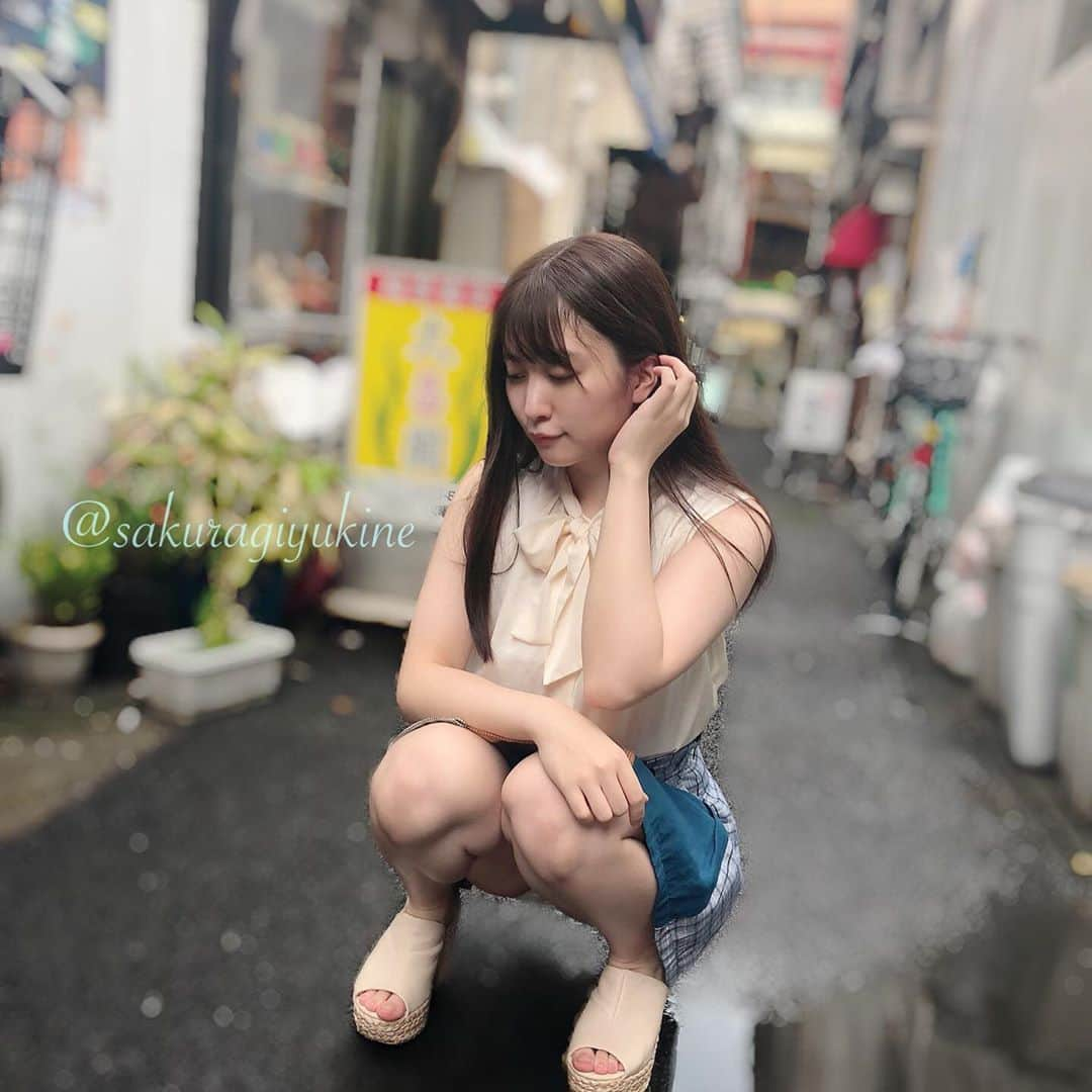 桜木優希音さんのインスタグラム写真 - (桜木優希音Instagram)「雨上がりに…(*ˊᵕˋ*)♡  💙 #ちらり #ちょこんと #しゃがみ女子 #色白 #ランジェリー  #lingerie #可愛い #かわいい #backshot #美女 #美人 #美脚 #美腿 #目指す #tagsforlikes #japanesegirl #tokyogirl #instalikes #お出掛けしたい #プリーツスカート #ロングヘアー #秋 #紅葉見に行きたい #路地裏 #耳 #水溜り #ノースリーブ女子」10月6日 0時17分 - yukinsaky__