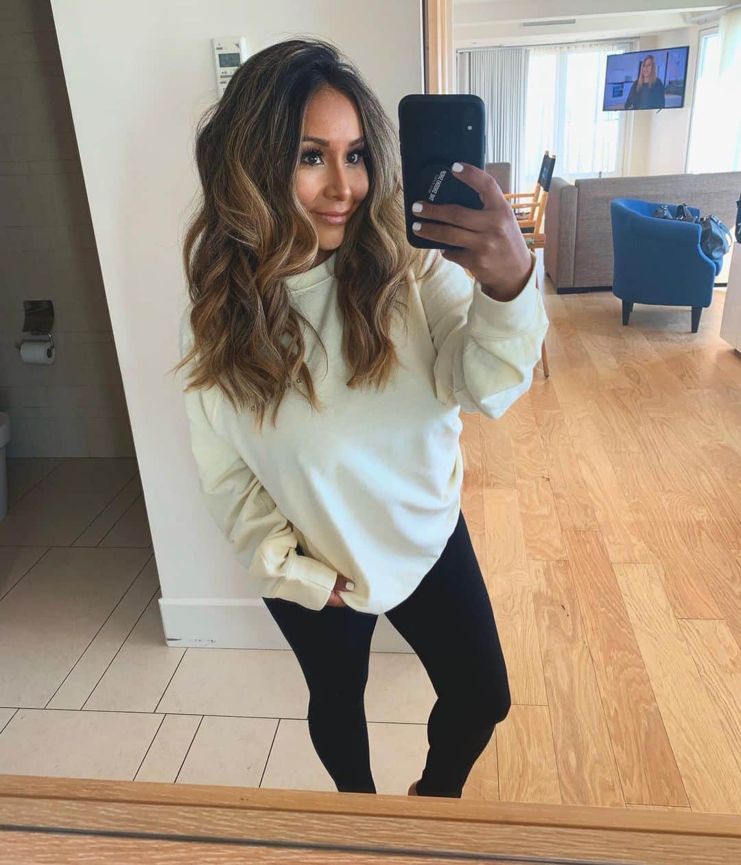 ニコール・ ポリッツィのインスタグラム：「MAWMA 🖤📸」
