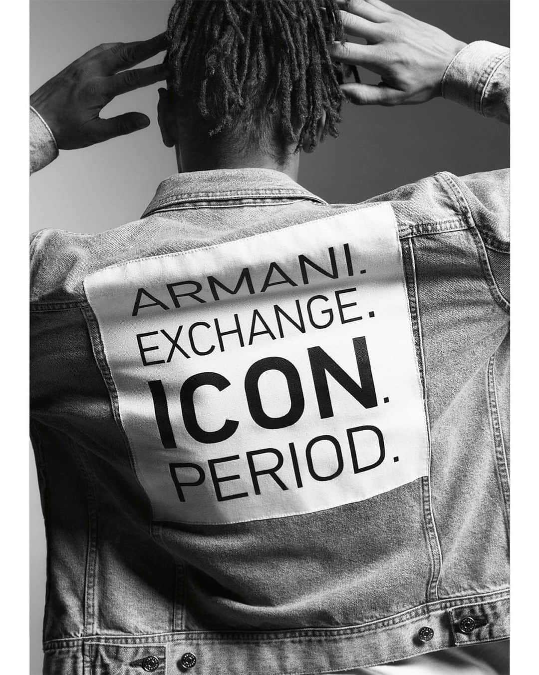 ジョルジオアルマーニさんのインスタグラム写真 - (ジョルジオアルマーニInstagram)「#AXicon collection: for those who are not afraid to stand out. Photo: @adrianorusso_studio  Model: @mxdior」10月6日 0時28分 - armaniexchange