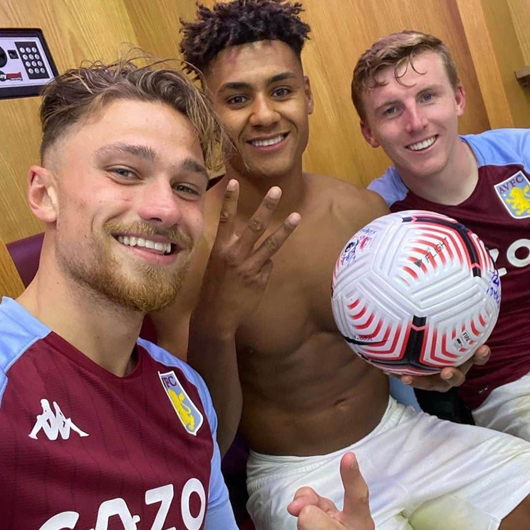 マット・ターゲットさんのインスタグラム写真 - (マット・ターゲットInstagram)「Unbelievable team performance last night against the champions! Congrats @olliewatkins on your 1st premier league hat-trick ⚽️⚽️⚽️ #utv #avfc」10月6日 0時36分 - mattytargett