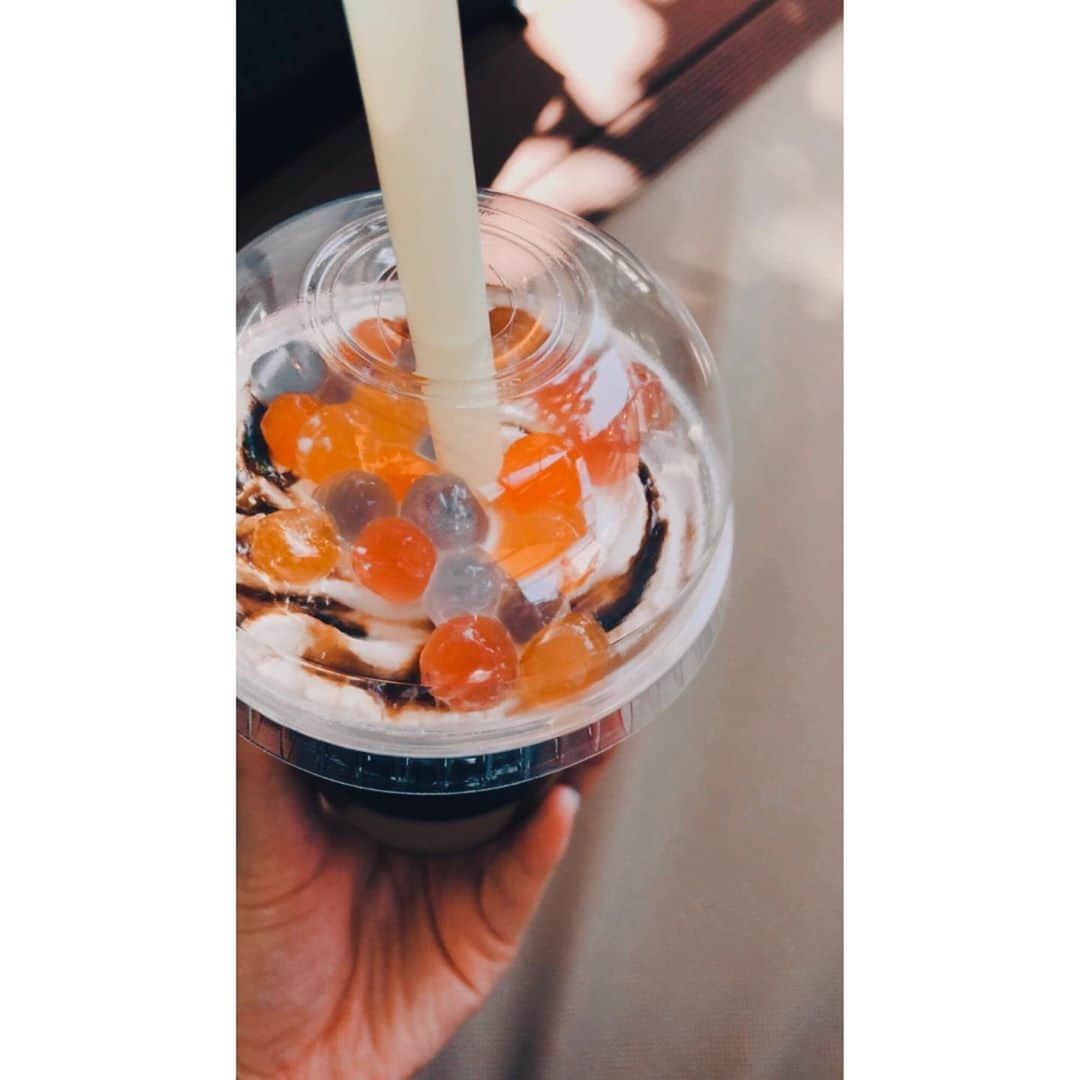 MARINAさんのインスタグラム写真 - (MARINAInstagram)「🤎🧡🤎 . ふらっと久しぶりに行ったあしびなーで飲んだ ジュエルタピオカクリームミルクティーが 美味しかった♪ . クリームかかってるけど甘すぎなくて アールグレイが美味しかった🌿 . #tapioca #tapiocadrink #drink #earlgrey #cream #milktea #tea #sweets #desert #okinawa #ジュエルタピオカクリームミルクティー #ジュエルタピオカ #タピオカ #クリーム #ミルクティー #アールグレイ #ミルク #あしびなー #豊見城 #沖縄」10月6日 0時43分 - marina___oki