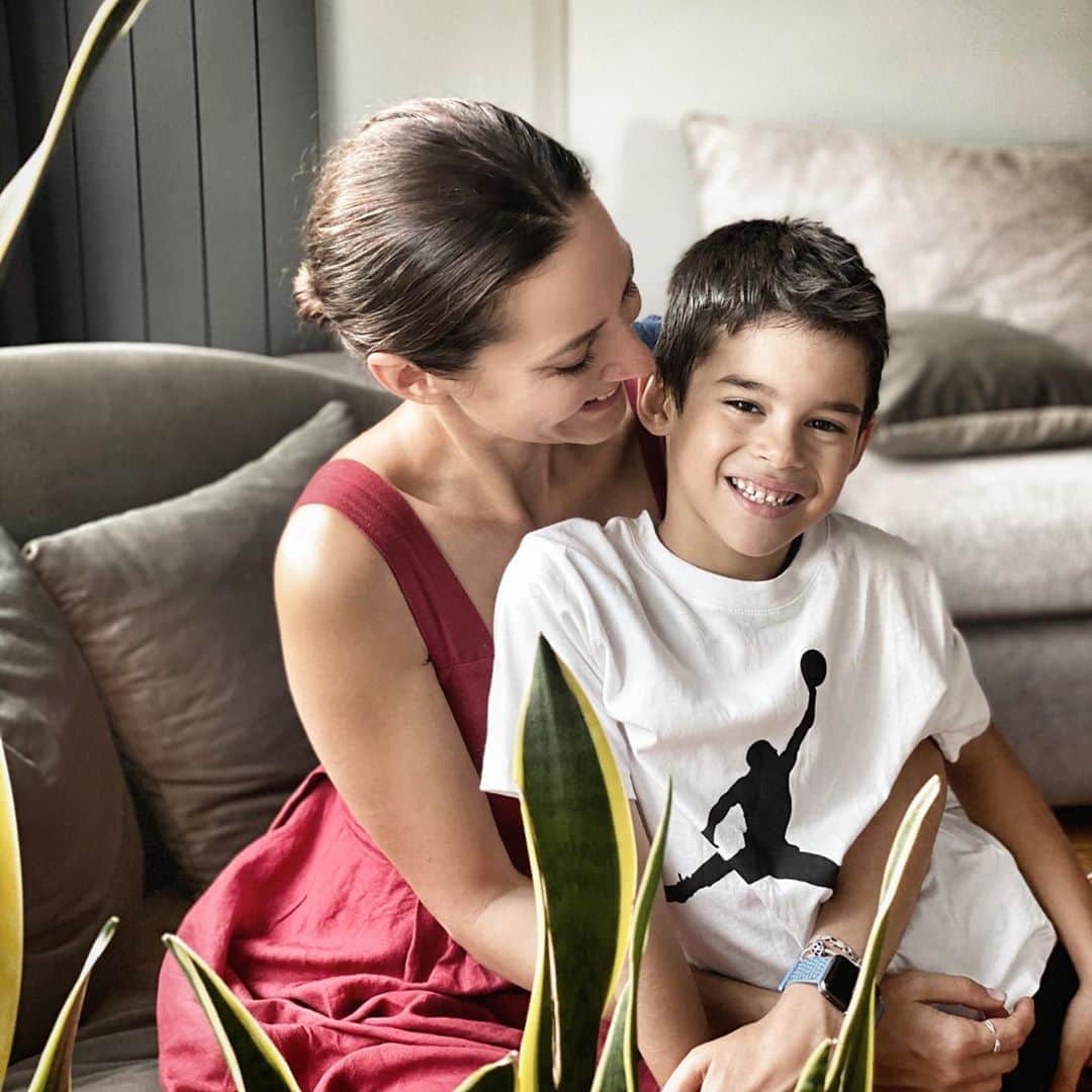 のインスタグラム：「İkinci kez doğduğum güne şükürler olsun.İyiki doğdun Can’ım benim.🍀」