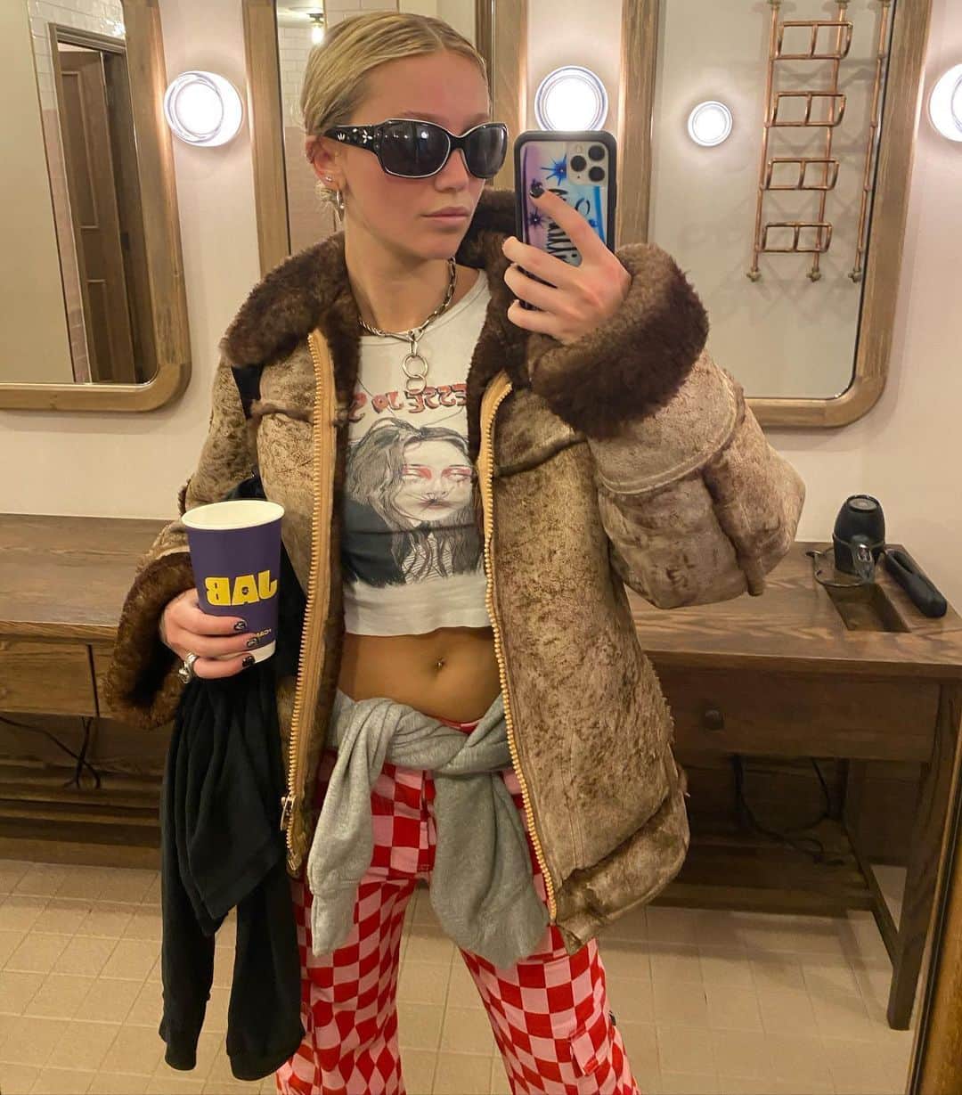 ケイリン・ルッソのインスタグラム：「Keep fighting y’all 💞」