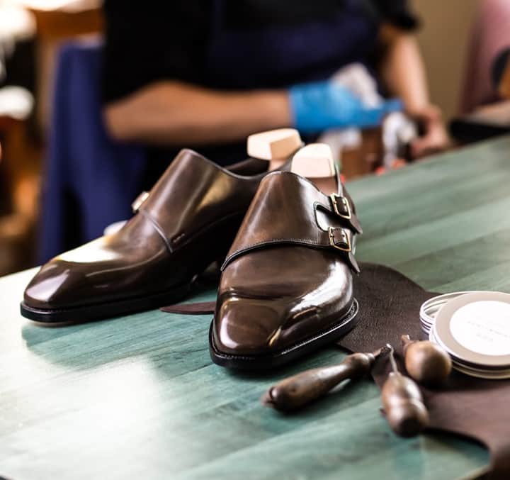 のインスタグラム：「Mod. 630 inside our atelier, where artisanship meets precision, research & creativity.⠀⠀⠀⠀⠀⠀⠀⠀⠀ ⠀⠀⠀⠀⠀⠀⠀⠀⠀ #handmade #saintcrispins #mysaintcrispins #handweltedshoes #agentlemanschoice #shoeporn #madebyhand #handmadeshoes #artisanship #forgentlemen #mensshoes」