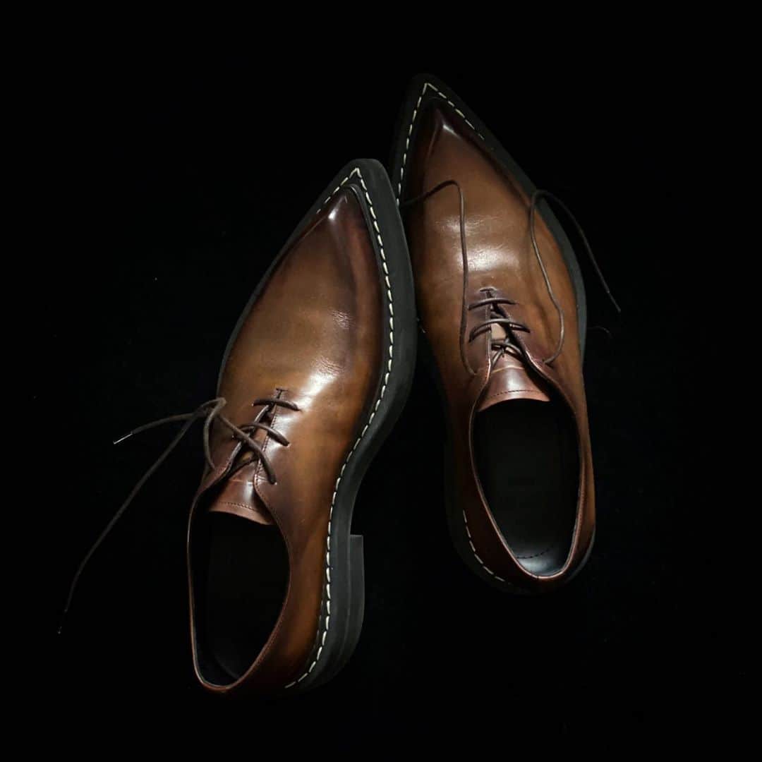 クリスヴァンアッシュのインスタグラム：「#HOME  #berluti #available」