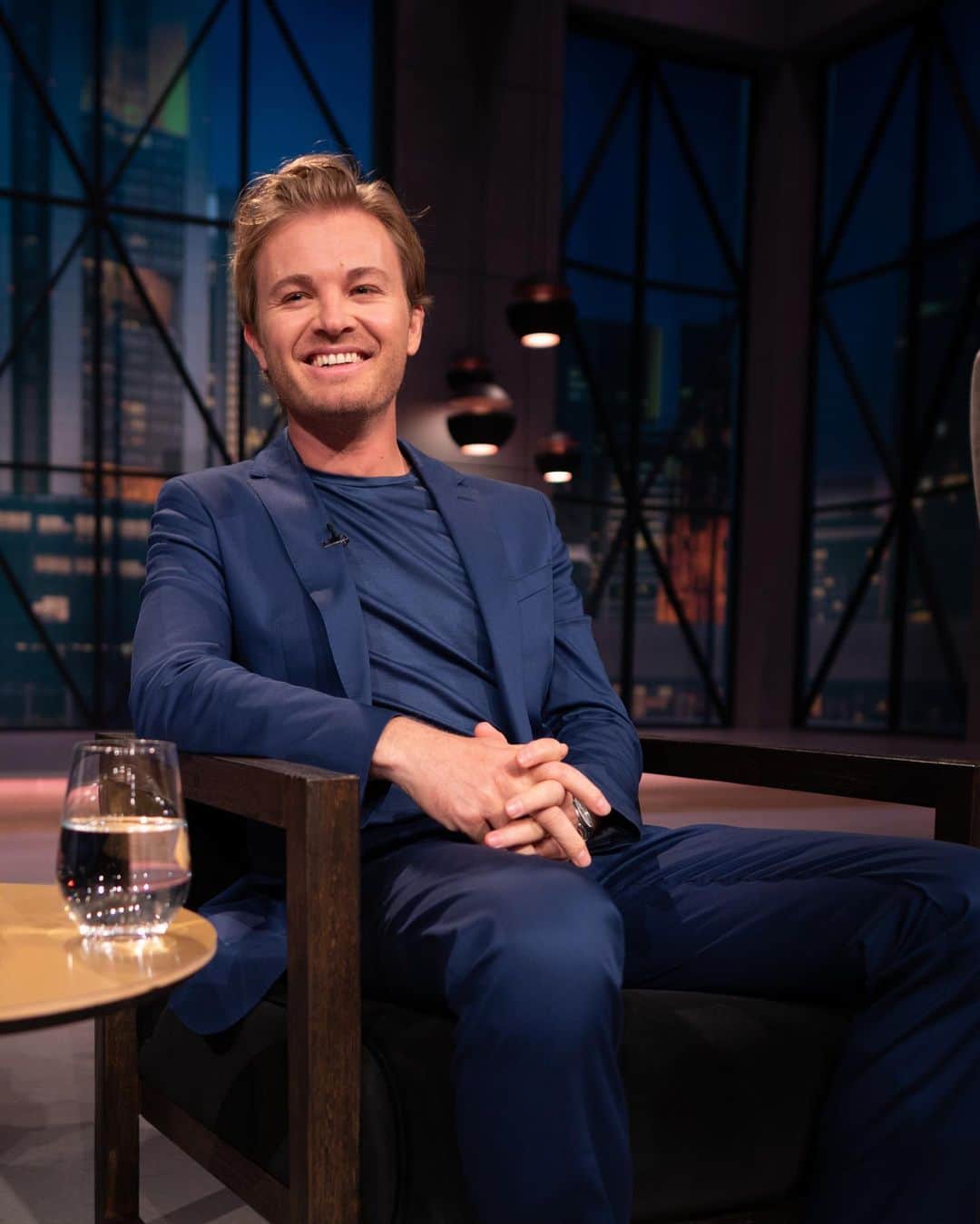 ニコ・ロズベルグのインスタグラム：「New seat, new challenge! I felt super comfortable in my @boss suit from day one as a startup investor at "Die Höhle der Löwen" (German Dragons' Den) 👍  The energy is almost on racing level...especially when competing with another investor for the most impactful startup 😁 Stay tuned for tonight's episode: 20:15h, Vox (German TV) #dhdl」