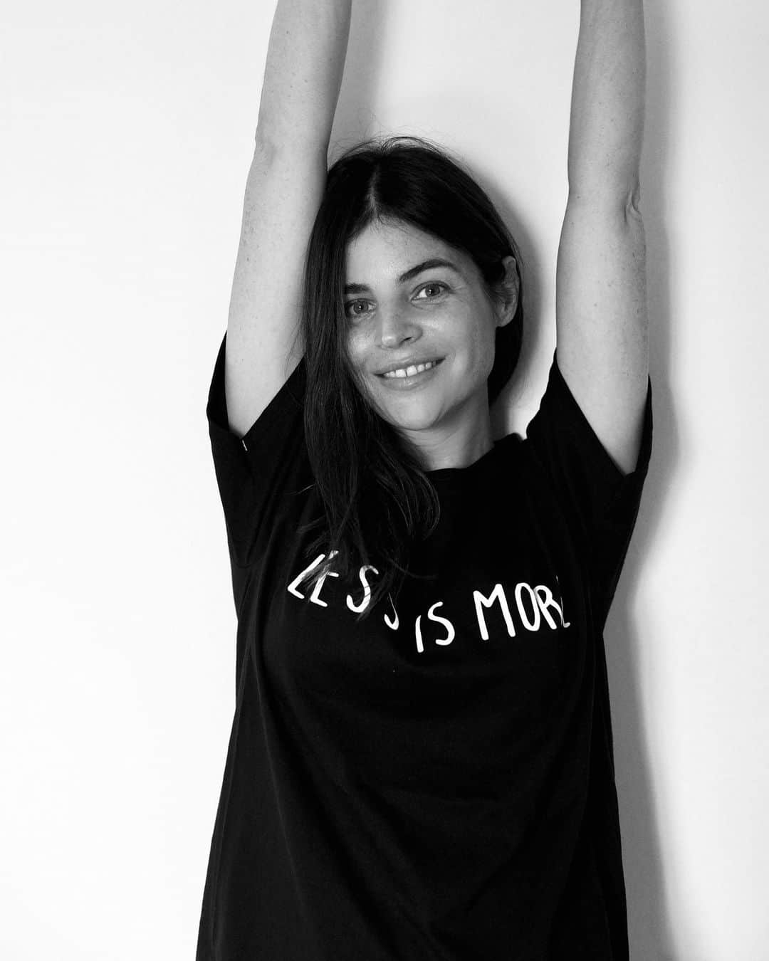 ジュリア・レストイン・ロイトフェルドさんのインスタグラム写真 - (ジュリア・レストイン・ロイトフェルドInstagram)「Less is more.. Love! Launched @lessismorebyjuliaroitfeld already a year ago and wanted to thank you all for the support! We launched with of course absolutely no idea a global pandemic was coming our way. But throughout this year, we have learned a great deal. To slow down. To be happier with less. To prioritize our time and spend it with those who matter most. To take adventures in nature. To reduce our travel and consumption to the essentials. We've learned new skills (hello homemade pasta, pizza and so many new kitchen skills!) and given up bad habits (goodbye disposable coffee cups!). And we've come to the conclusion that the silver lining of this pandemic is truly realizing how much …Less is More” . 🖤 #lessismore #lessismorebyjuliaroitfeld   Photos @timwheeler1977  Tshirt Art by @kino_________  (Tshirt made out of recycled plastic bottles)」10月6日 1時12分 - juliarestoinroitfeld