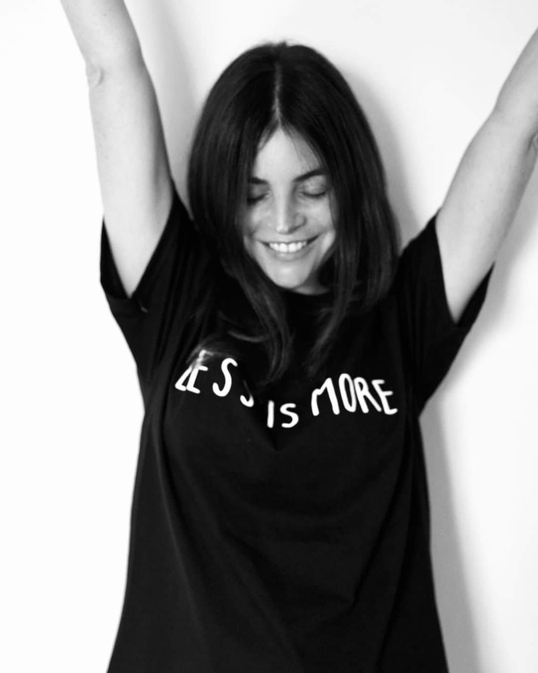 ジュリア・レストイン・ロイトフェルドさんのインスタグラム写真 - (ジュリア・レストイン・ロイトフェルドInstagram)「Less is more.. Love! Launched @lessismorebyjuliaroitfeld already a year ago and wanted to thank you all for the support! We launched with of course absolutely no idea a global pandemic was coming our way. But throughout this year, we have learned a great deal. To slow down. To be happier with less. To prioritize our time and spend it with those who matter most. To take adventures in nature. To reduce our travel and consumption to the essentials. We've learned new skills (hello homemade pasta, pizza and so many new kitchen skills!) and given up bad habits (goodbye disposable coffee cups!). And we've come to the conclusion that the silver lining of this pandemic is truly realizing how much …Less is More” . 🖤 #lessismore #lessismorebyjuliaroitfeld   Photos @timwheeler1977  Tshirt Art by @kino_________  (Tshirt made out of recycled plastic bottles)」10月6日 1時12分 - juliarestoinroitfeld