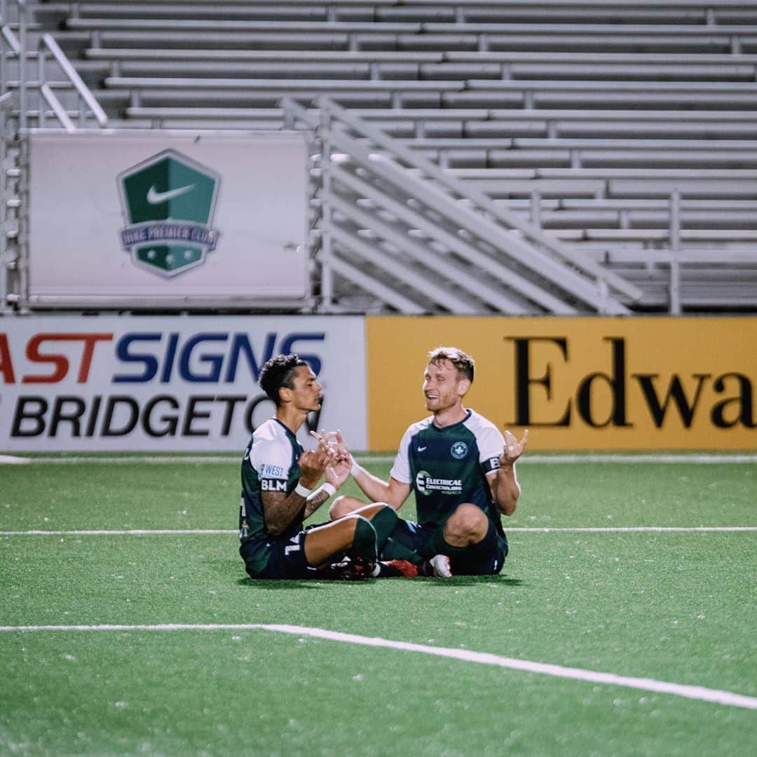 タイラー・ブラックウッドのインスタグラム：「A meditation celebration! 🧘🏽‍♂️ Playoffs here we come 🏆」
