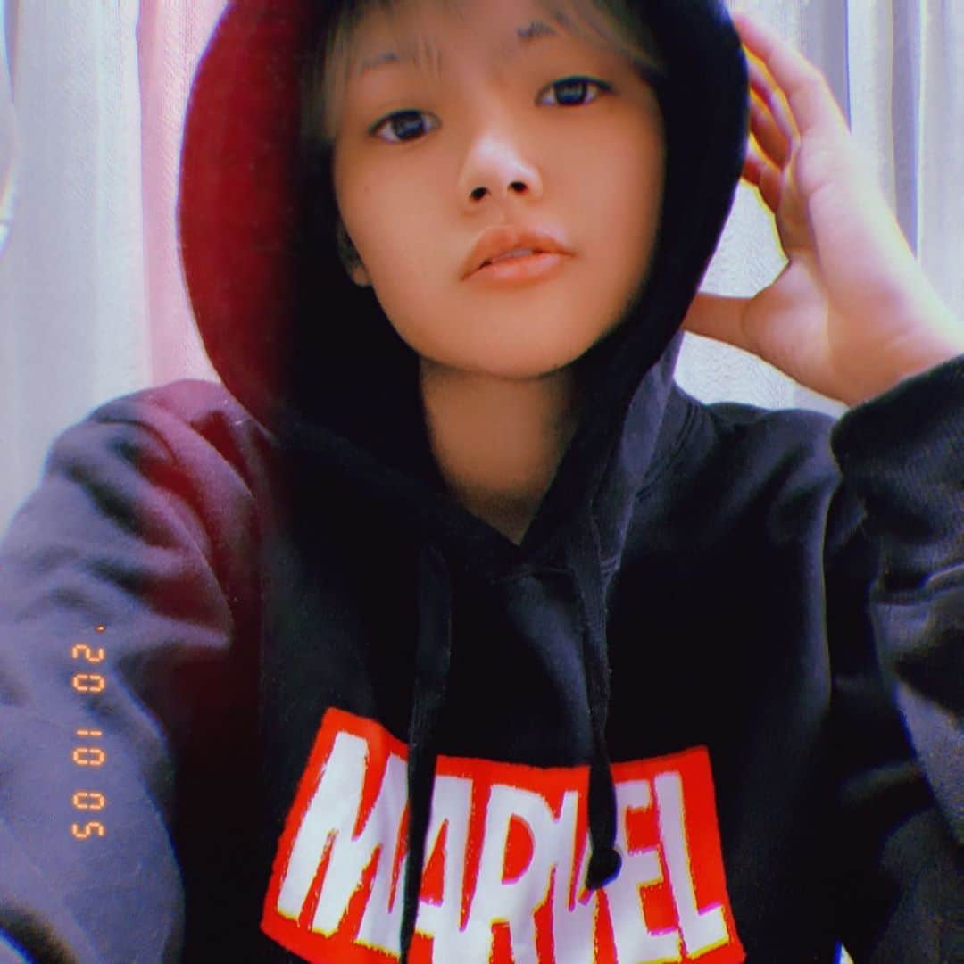 のインスタグラム：「#アメコミコーデ #marvel #パーカー #マーベル #logo  . . . . #パーカーコーデ #Parker #ootd  #派手髪 #instahair #instalike #instafasion#MARVEL#marvelcomics  #shirtstyle #code#fashion  #hair #marvelcinematicuniverse #マーベル#アメコミ」