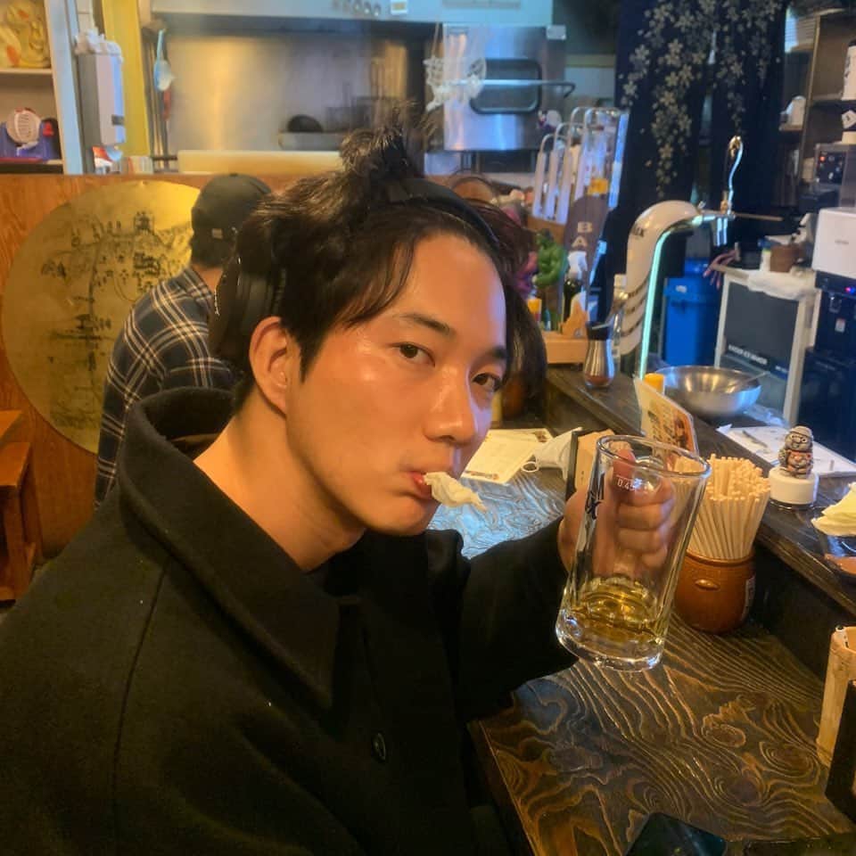 ゴニル（GEONIL）さんのインスタグラム写真 - (ゴニル（GEONIL）Instagram)「맥주한잔?」10月5日 16時25分 - ggeeoonnil