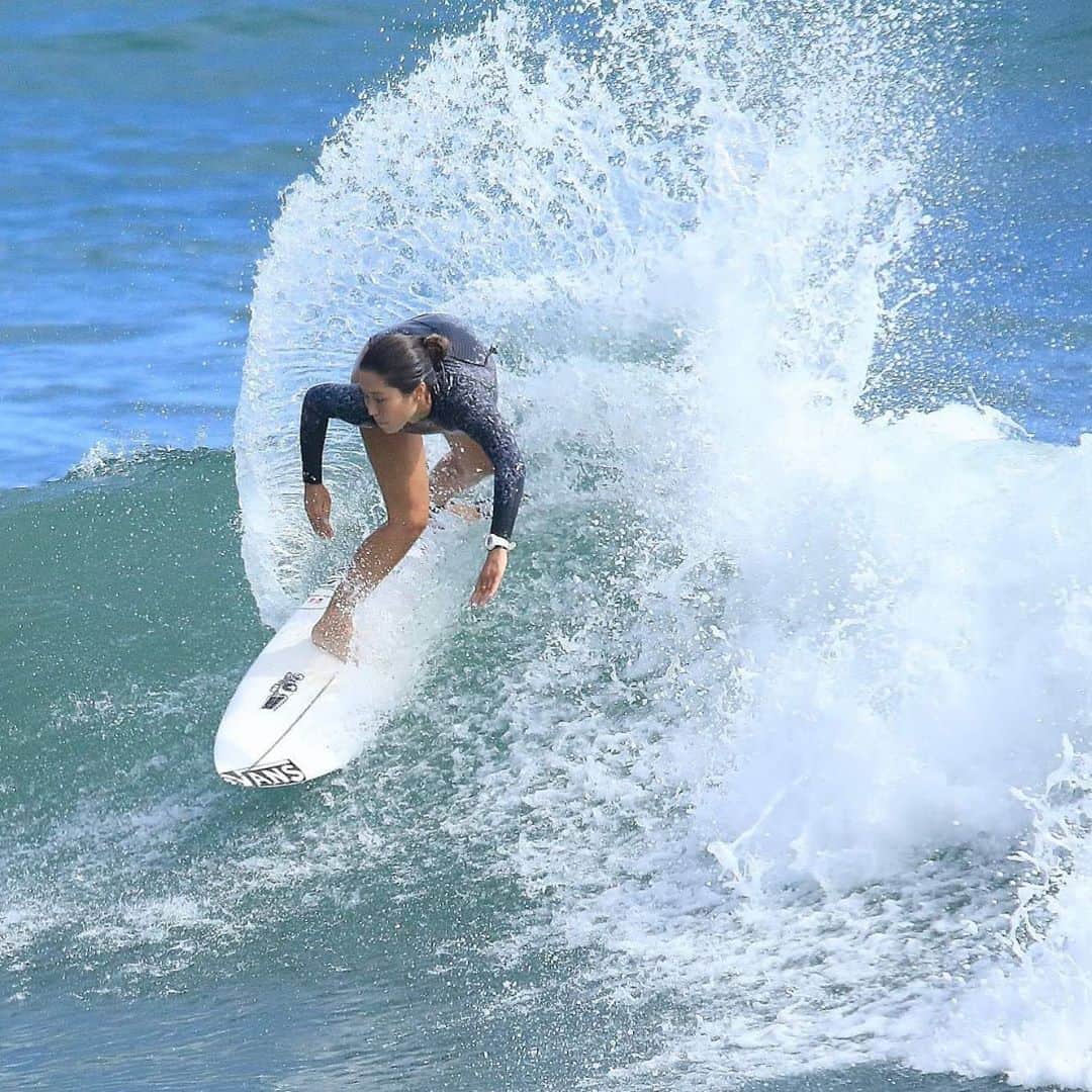 野呂玲花さんのインスタグラム写真 - (野呂玲花Instagram)「れいかの好きな波は、肩頭サイズで、水が綺麗で、無風で、人が少なくて綺麗なレギュラーがブレイクするビーチ😂笑 みんなの好きな波は？」10月5日 16時27分 - reikanoro