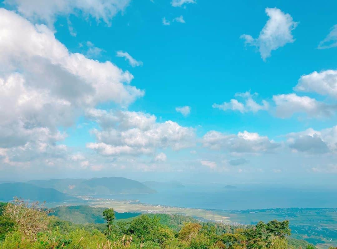 中島未来さんのインスタグラム写真 - (中島未来Instagram)「琵琶湖見える丘綺麗すぎ。 みやこさんの運転でドライブして 綺麗な景色見て2人でテンション上がりまくって騒ぎすぎて幸せ🤩 どんだけ写メ撮るねんってくらい 撮りすぎた🥺 みやちゃんのピンは加工してまで 載せて❤️って言われたから可愛いみやちゃん載せた😆 明日からまた頑張る。 #️⃣琵琶湖見える丘 #️⃣楽しすぎた」10月5日 16時38分 - miku_nakashima03
