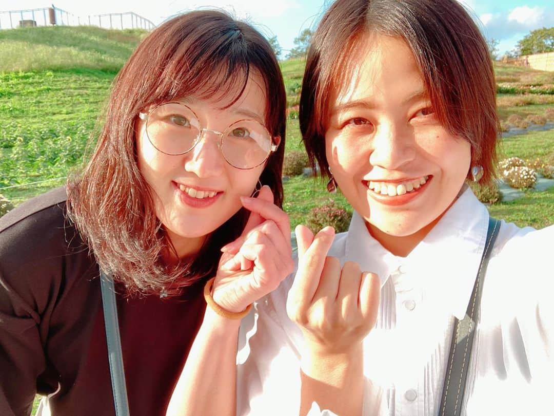 中島未来のインスタグラム：「琵琶湖見える丘綺麗すぎ。 みやこさんの運転でドライブして 綺麗な景色見て2人でテンション上がりまくって騒ぎすぎて幸せ🤩 どんだけ写メ撮るねんってくらい 撮りすぎた🥺 みやちゃんのピンは加工してまで 載せて❤️って言われたから可愛いみやちゃん載せた😆 明日からまた頑張る。 #️⃣琵琶湖見える丘 #️⃣楽しすぎた」
